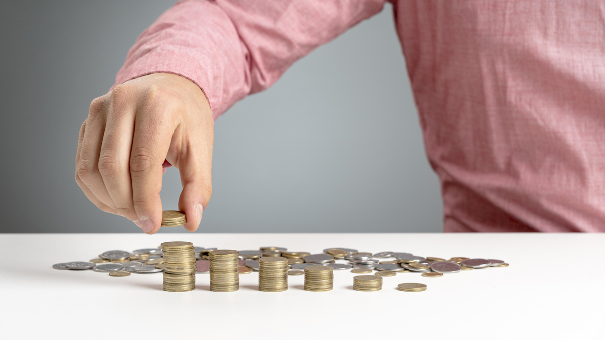 Индексацию пенсий работающим пожилым вернуть по поручению Путина. Фото: Freepik