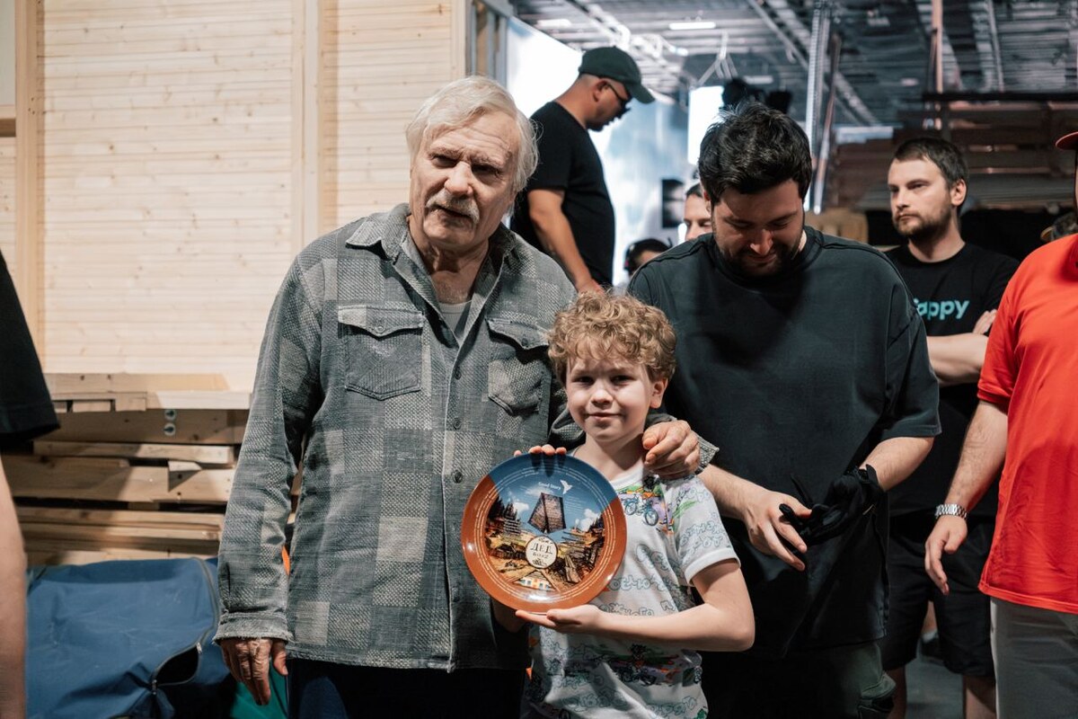 Фото со съёмок.