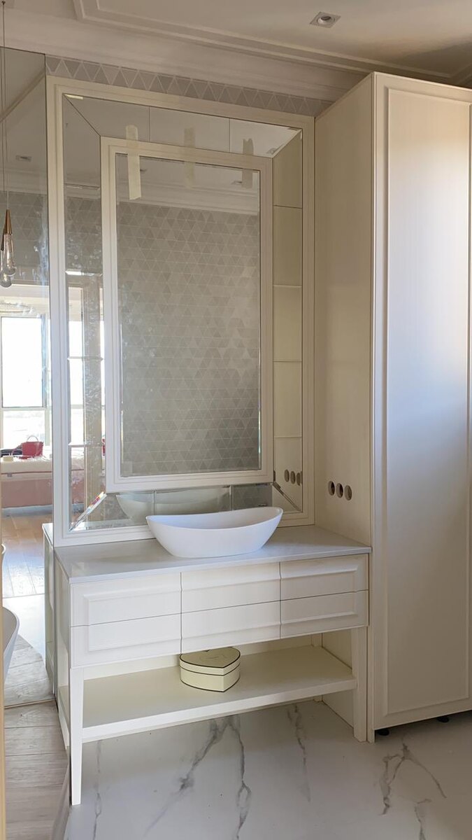 Столешница из кварцевого агломерата в ванную комнату