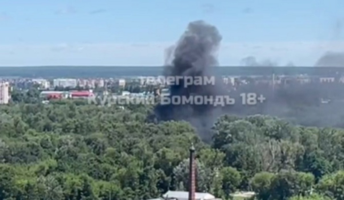    В Курске горит кафе "Мидийное место" в парке "Боева дача"