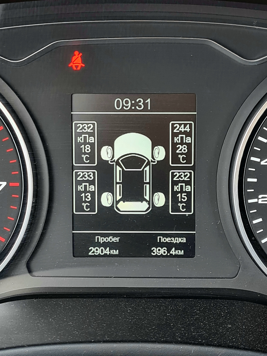 В каждом колесе свой независимый датчик давления.