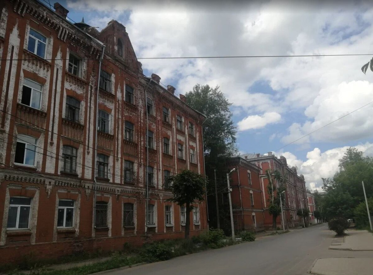 Главная улица "Морозовского городка" ("Двора Пролетарки"). 2024 год.