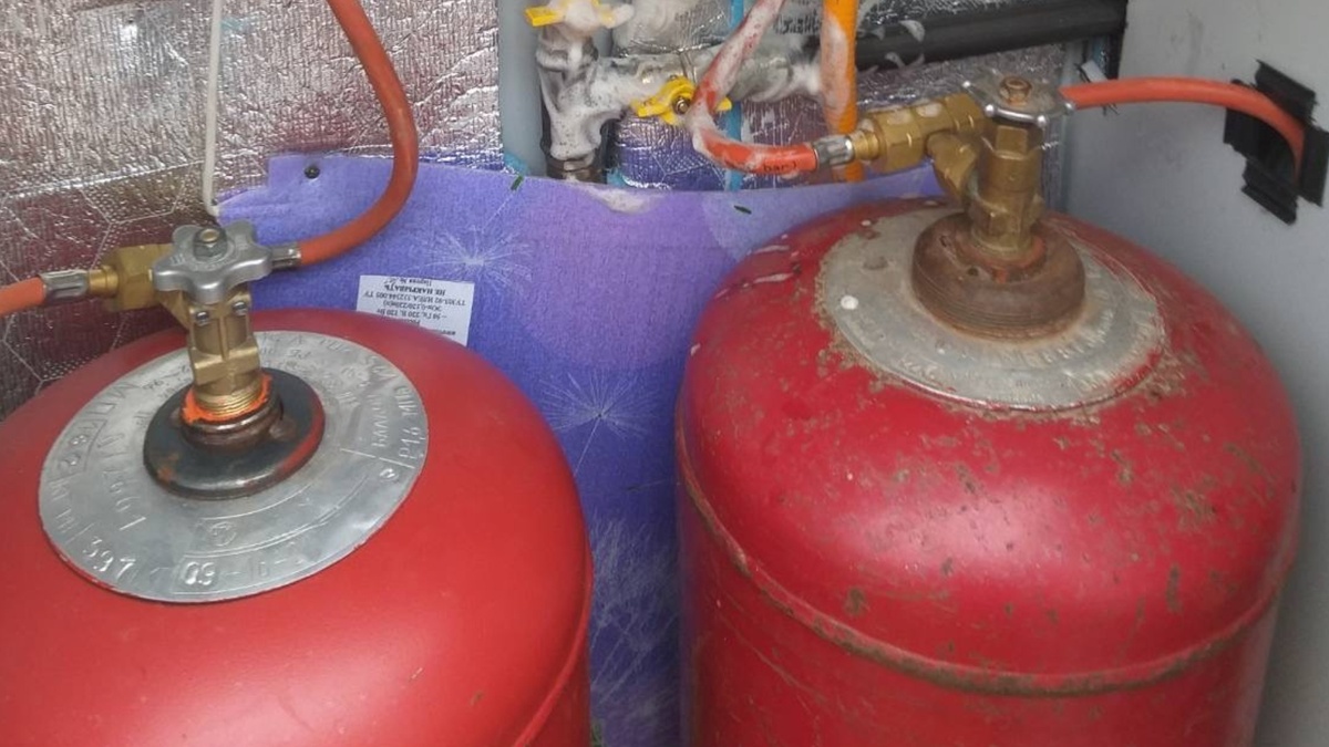Баллон круглой формы поход на ядро. Слить газ из баллона на автомобиле. Как и спустить газ из газового баллона. Баллон бгт 054 сфера как стравить газ. Очистка газового баллона.