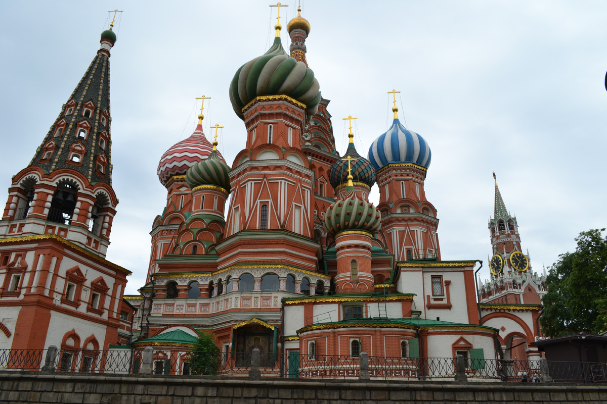 2. Восточный фасад. Исторический музей, если смотреть на фото, справа. 11.06.24 г. Фото автора