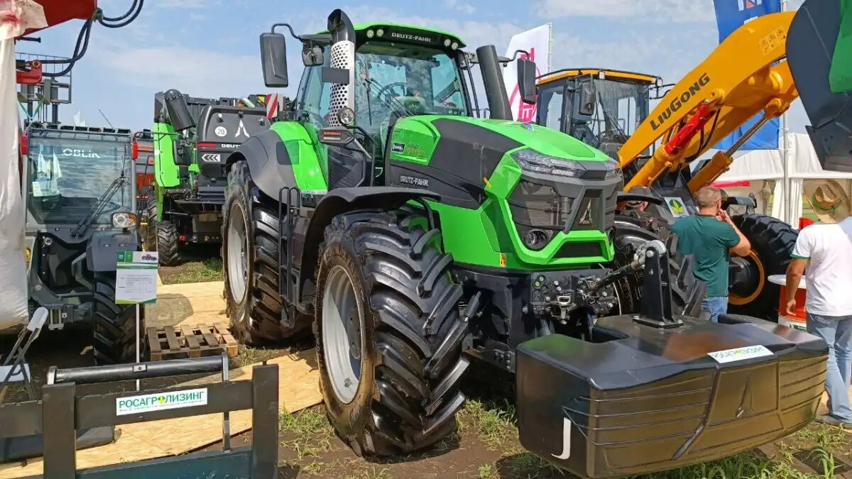 Фото: © Владимир Исаенко / Glavpahar.ru Трактор Deutz Fahr 9340 TTV Warrior на выставке Всероссийский день поля 2024