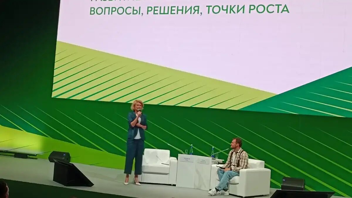 Фото: Владимир Исаенко / Glavagronom.ru Оксана Лут выступила на форуме фермеров на Всероссийском дне поля 2024