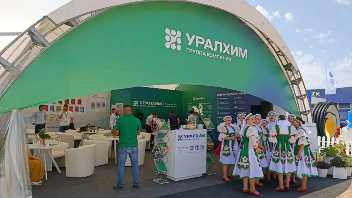 Фото:© Владимир Исаенко / Glavagronom.ru На Всероссийском дне поля 2024 можно пообщаться с цифровым агрономом Иваном Полевым