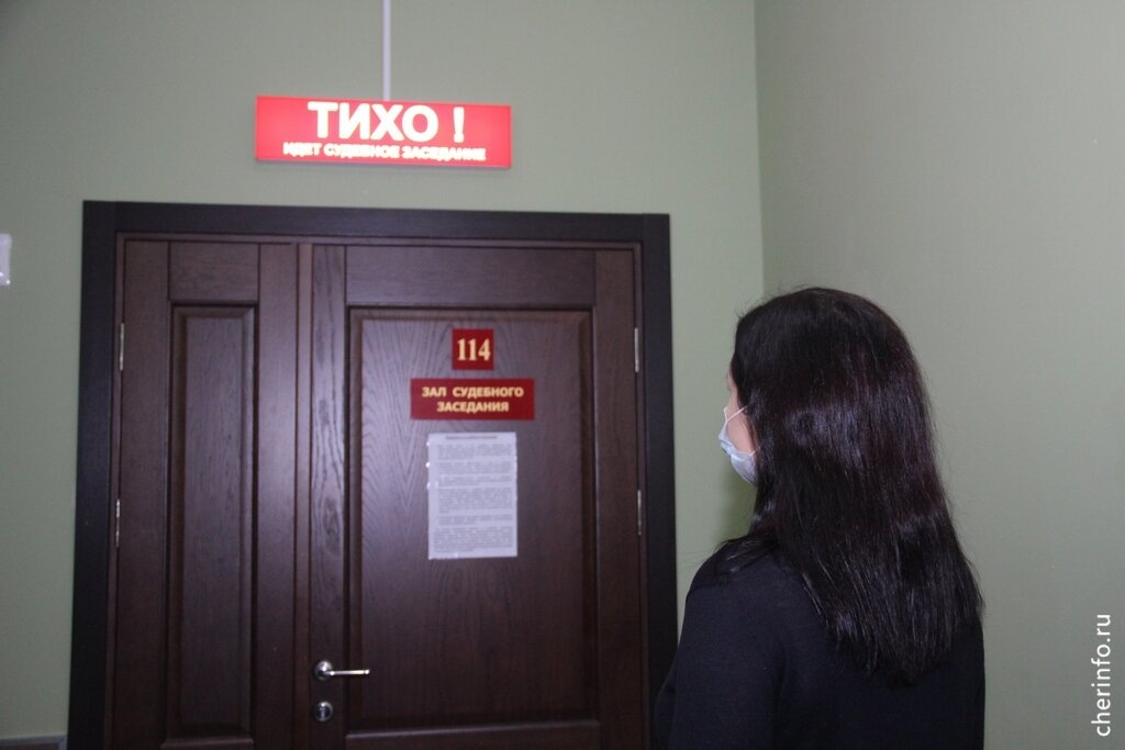    В октябре 2022 года около семи утра в Заречье двое пьяных череповчан 21 и 22 лет напали на 55-летнюю прохожую, которая шла на работу.