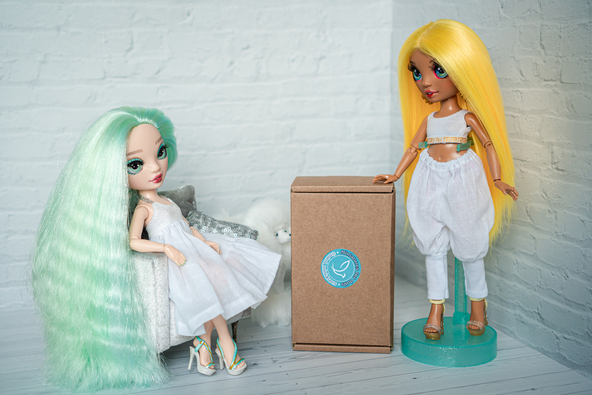 - Смотри какую большую посылку нам тут прислали!