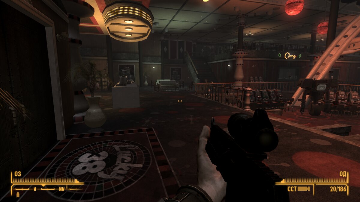 Видим лестницу над хранилищем денег и фишек казино вдали по центру экрана - нам на эту лестницу