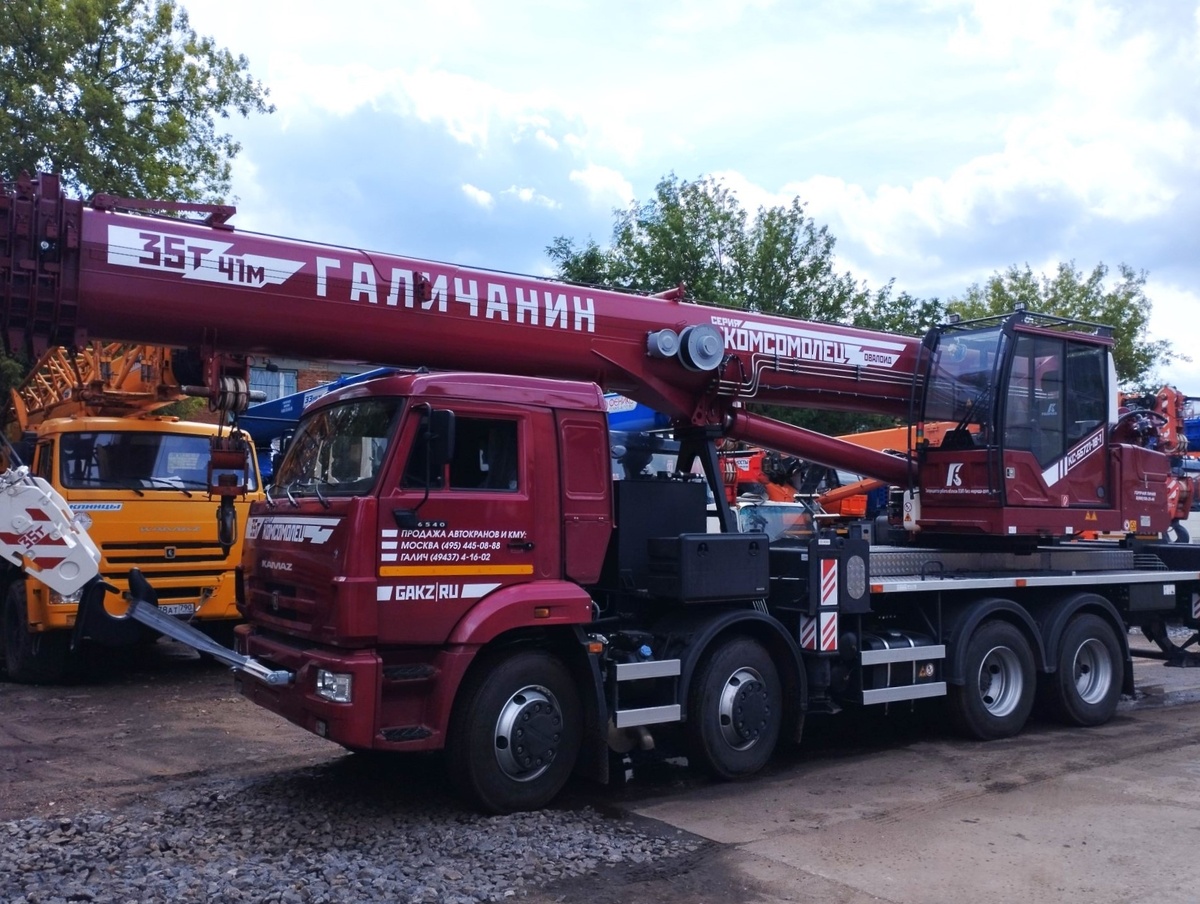 Специальный автокран Галичанин КС-55721-1В-1 "Комсомолец" в момент передачи в лизинг
