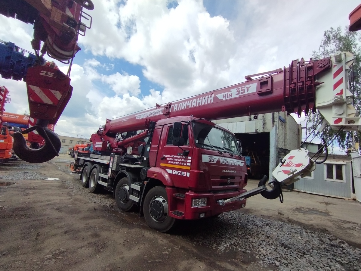 Специальный автокран Галичанин КС-55721-1В-1 "Комсомолец" в момент передачи в лизинг
