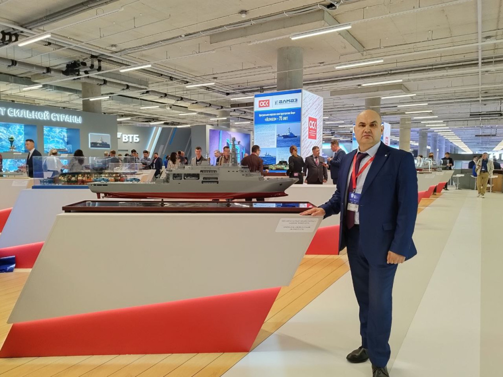 Завод "Янтарь" представляет свою продукцию на МВМС / Фото: "Янтарь", ПСЗ  📷
