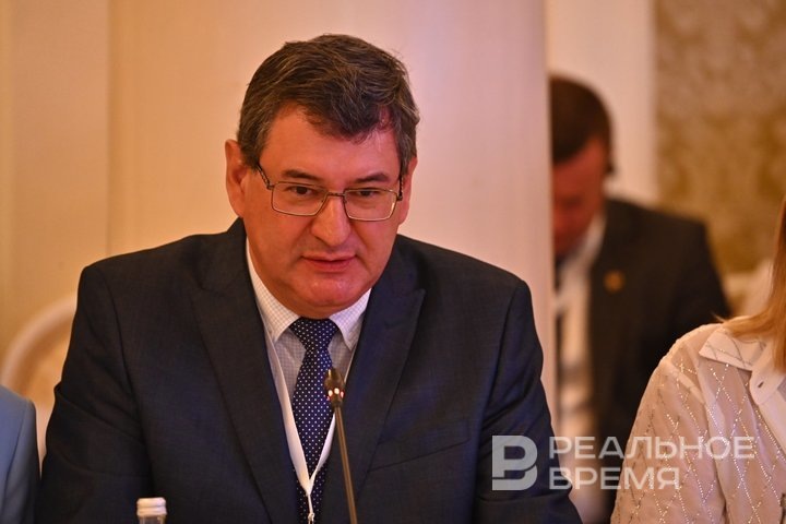 — Страны БРИКС — это будущее мира, будущее человечества, — заявил перед началом международного форума Хосе Адинан Ортолан, вице-президент Бразильской Ассоциации муниципалитетов, мэр бразильского Кордейрополиса. Динар Фатыхов / realnoevremya.ru