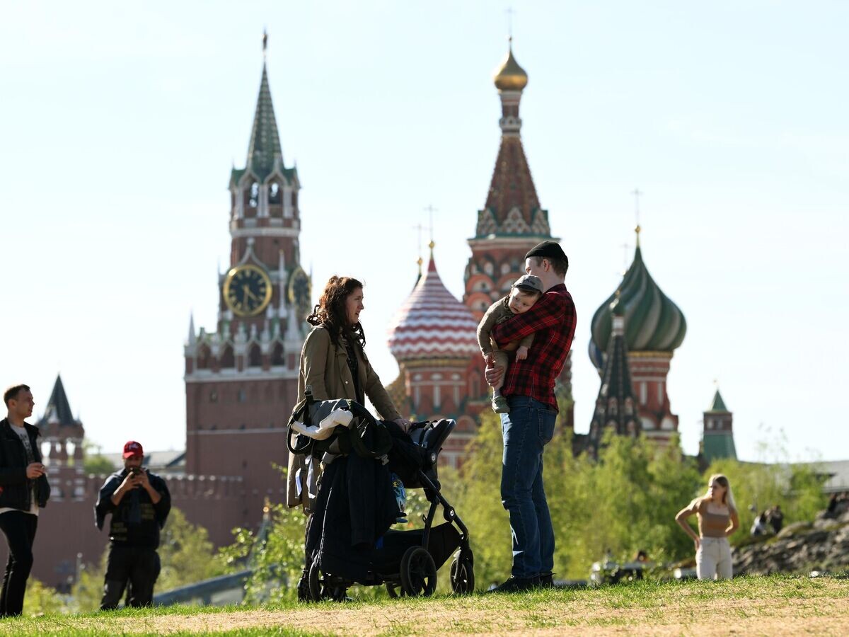    Отдых горожан в центре Москвы© РИА Новости / Максим Блинов