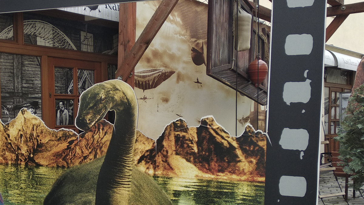 Фрагмент интерактивной экспозиции во дворе музея