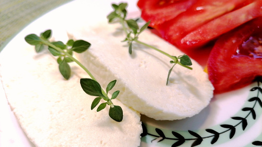 Адыгейский сыр нежный, сливочный, очень вкусный. Готовится просто, но для приготовления нужен термометр.