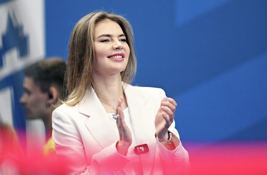 ​Выделяются на общем фоне представительницы школы Алины Кабаевой «Небесная грация». Кстати, сама Алина лично присутствовала во время выступления своих подопечных. Фото: © Максим Богодвид, РИА Новости