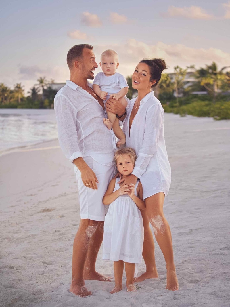 Нюша с мужем и детьми. Источник фотографии: https://rus-schick.ru/nyusha-opublikovala-novoe-foto-syna-saffrona-ot-igorya-sivova/