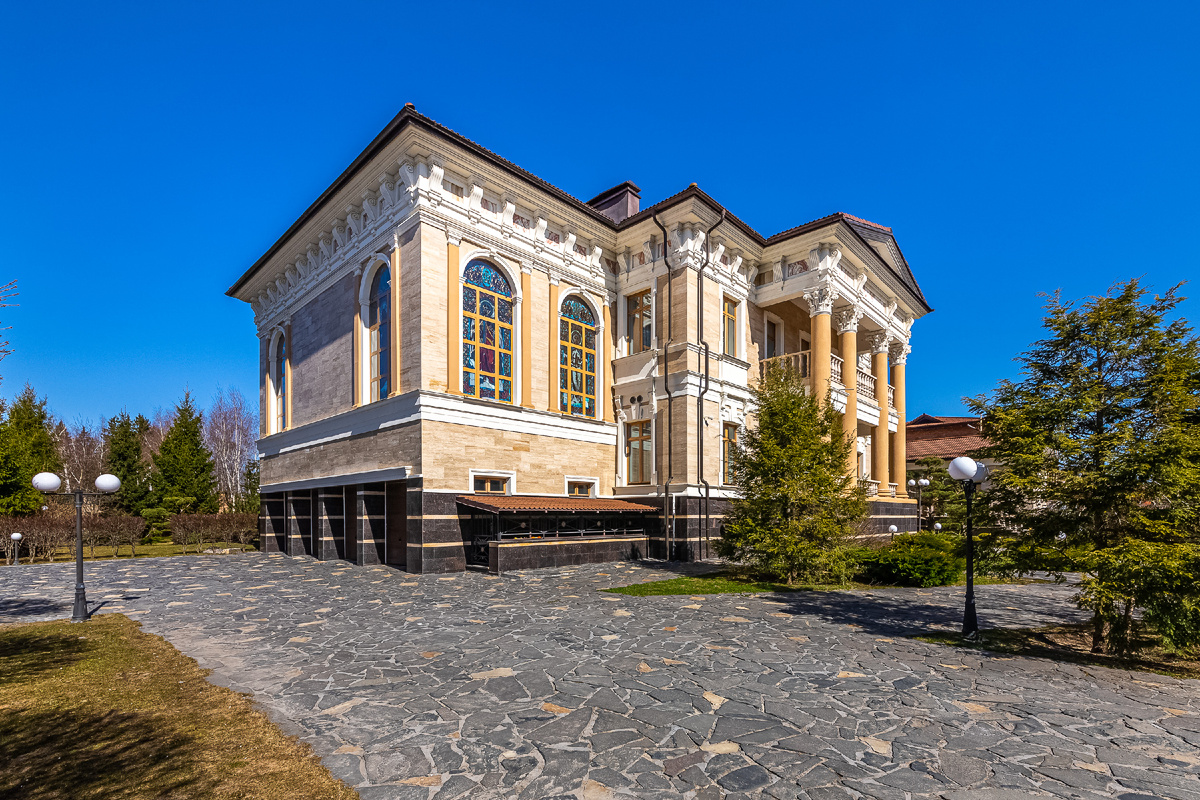 Вид на дом  в поселке Резиденция Монолит