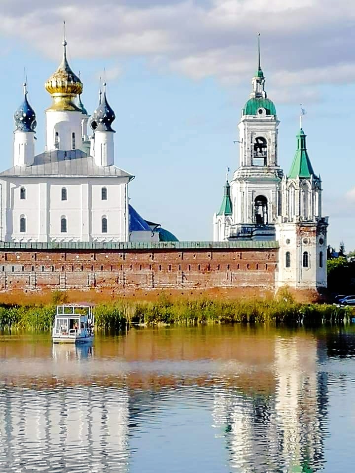 Побывали в Ростове Великом, и этот  маленький город сразу вошел в число самых приятных, посещенных нами, мест.