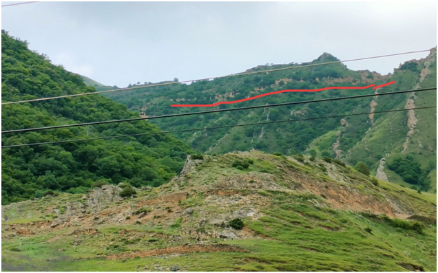 Вид Гамсутля с дороги.