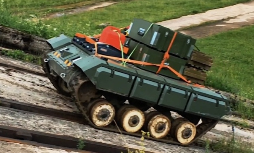 Разработчики провели на полигоне испытания нового боевого гусеничного робота. Об этом сообщили представители холдинга «Ростех» в конце июня 2024 г. Компания «Гумич» при участии «Ростеха» разработала универсальную роботизированную гусеничную платформу «Импульс-М».На «Импульс-М» можно устанавливать различные боевые модули, например противотанковый, оснащенный ракетами. Испытания платформы с противотанковой управляемой ракетой (ПТРК) запланированы на ближайшее время. Кроме ударного варианта с боевыми модулями, робот может применяться для доставки противотанковых мин, а также использоваться для гражданских целей в различных областях хозяйства.