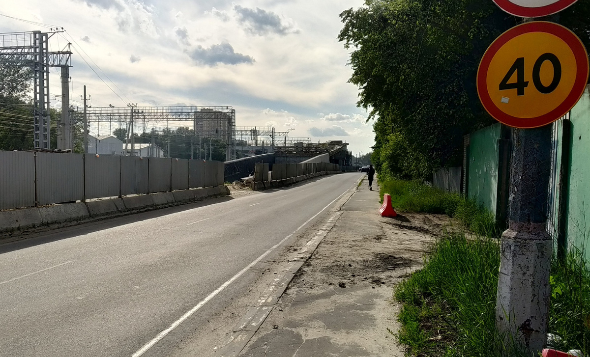 Строительство путепровода над путями ж.д. Рязанского направления в июне 2024 года (ул. Леволинейная), фото автора