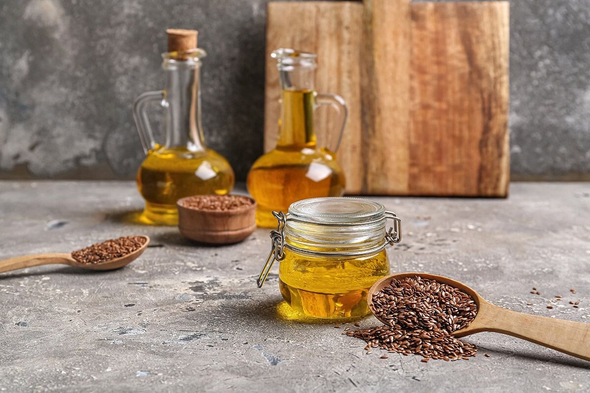 Льняное масло помогает бороться с признаками старения и хроническими заболеваниями. Источник: Shutterstock📷
