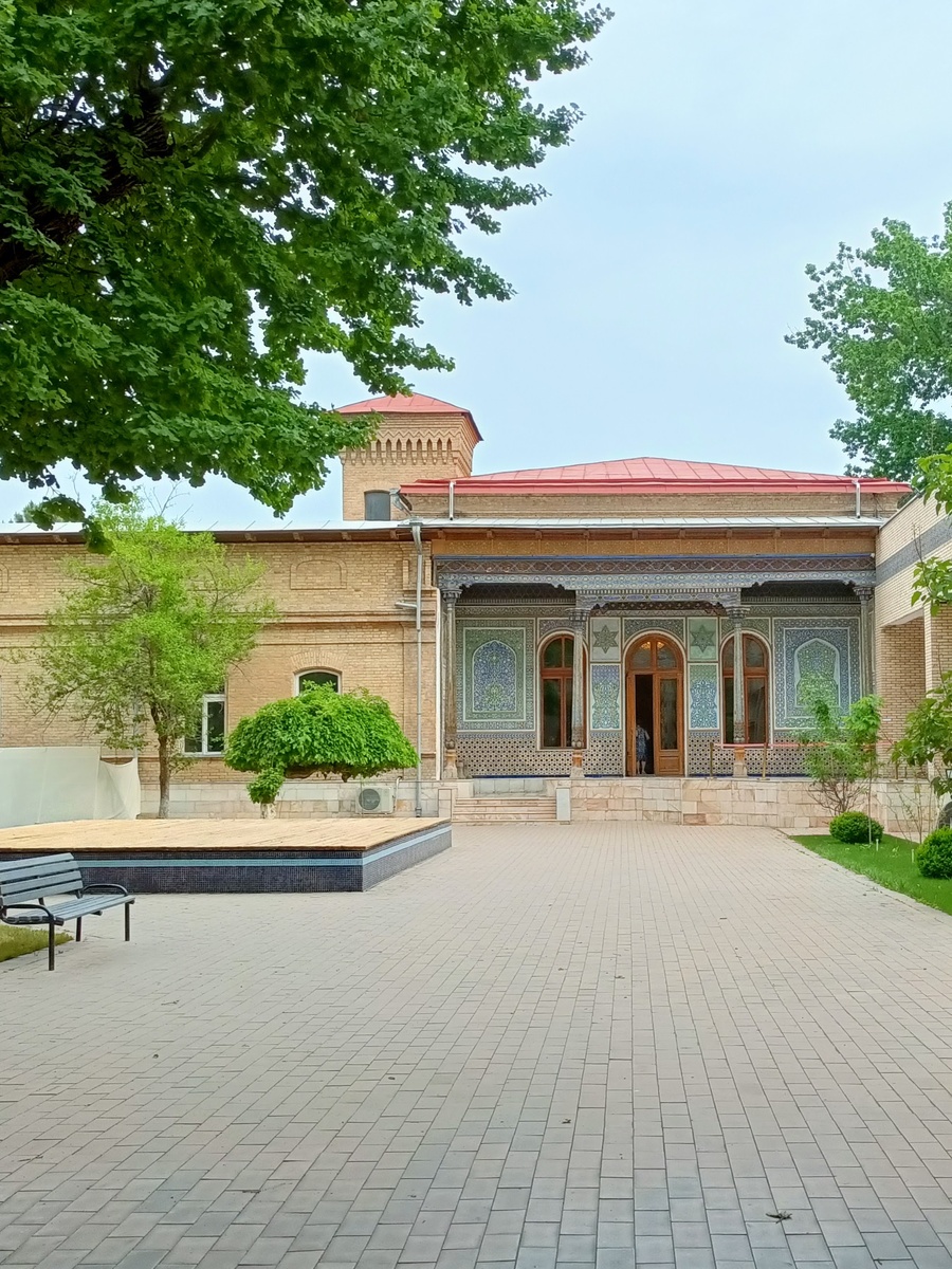 Музей прикладного искусства был основан в 1937 году на базе временной выставки кустарных ремесел