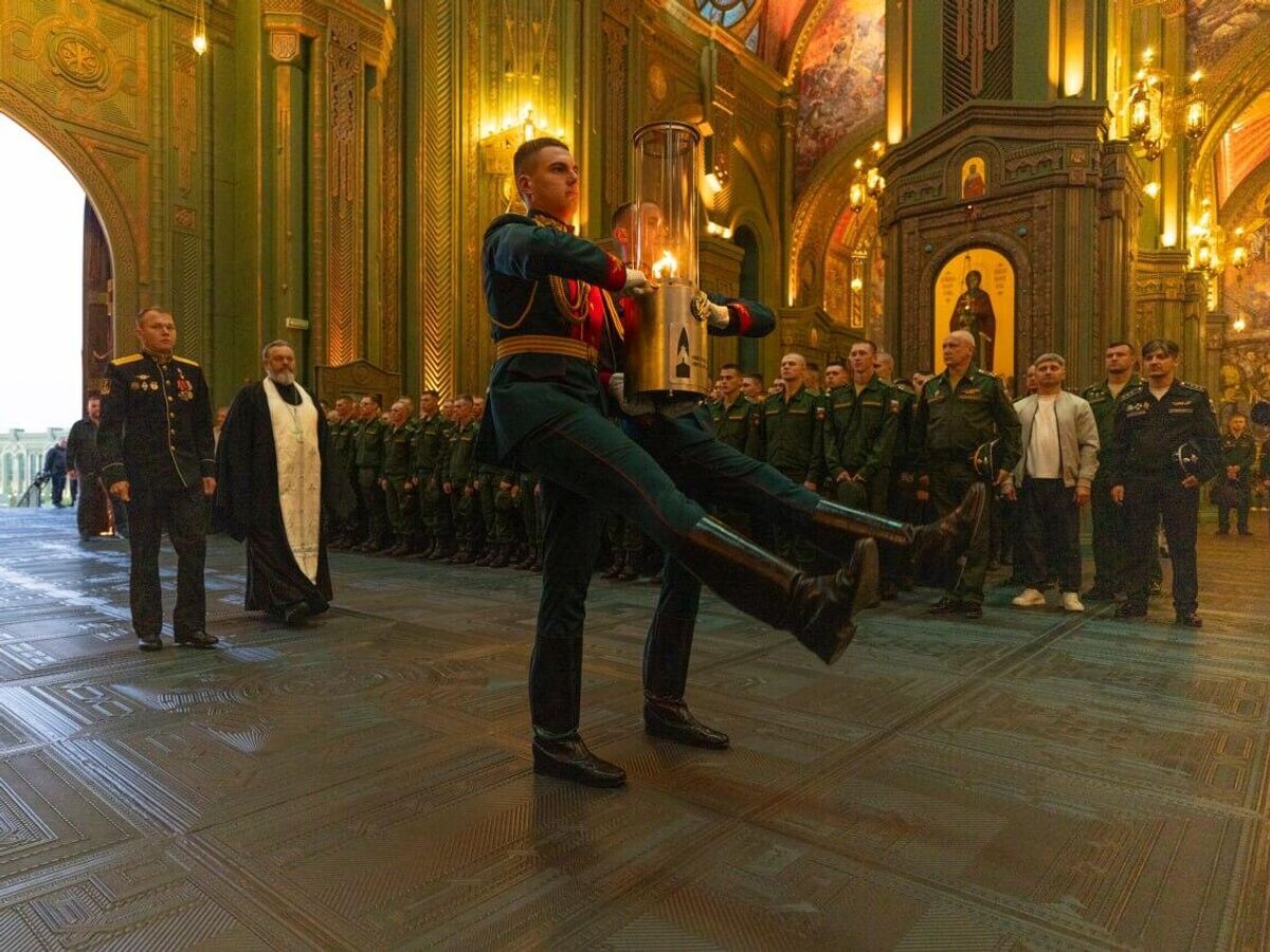    Всероссийская акция "Свеча памяти" в Главном храме Вооруженных Сил Российской Федерации© Минобороны России