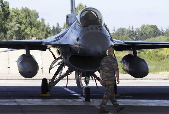    F-16