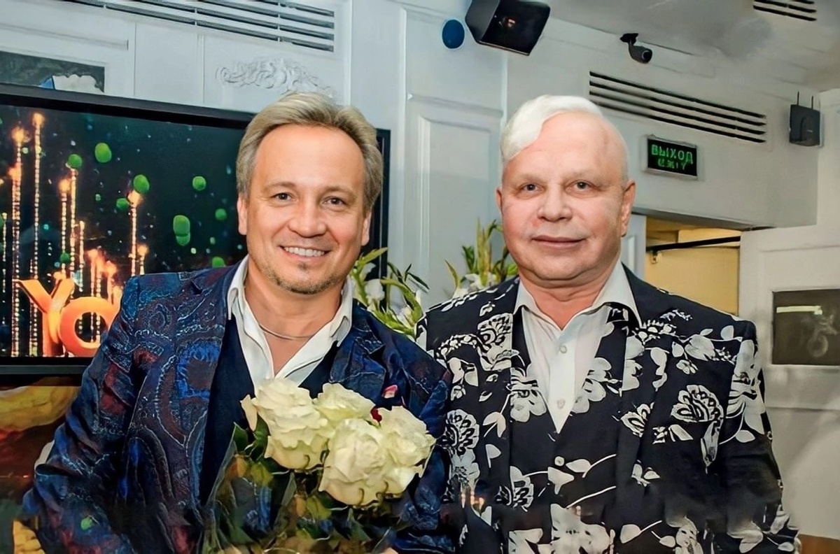 Сергей Горох и Моисеев. https://sun9-48.userapi.com/impg/WUtJL6ZsMm2piUJEI6B8NAAlm3WYhGyv-kXYtw/EXpw0vguN-Q.jpg?size=1280x844&quality=95&sign=d13bc93f89226a1b27caf7e75bd1b06b&c_uniq_tag=vM5nzNRotf5NjIgiRfoYMVFVOiW8d6EnGnIYTsNRVxM&type=album