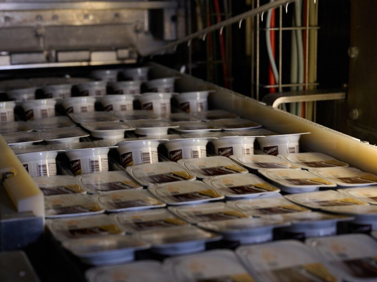    Завод H&N в Чехове. Продукция на конвейере© Фото : предоставлено заводом H&N