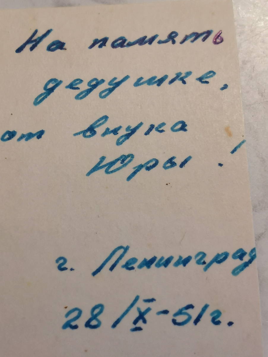 Разбирая вещи в квартире своего детства | Наталья Филичева | Дзен