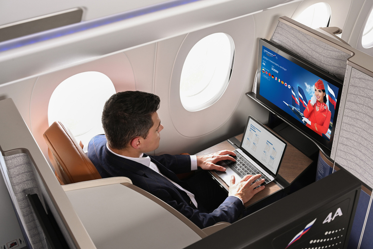 Мили «Аэрофлот Бонус» давно на слуху, но у многих путешественников ошибочно складывается мнение, что заработать весомые привилегии возможно только при частых перелётах классом Бизнес. Или что просто нужно много летать