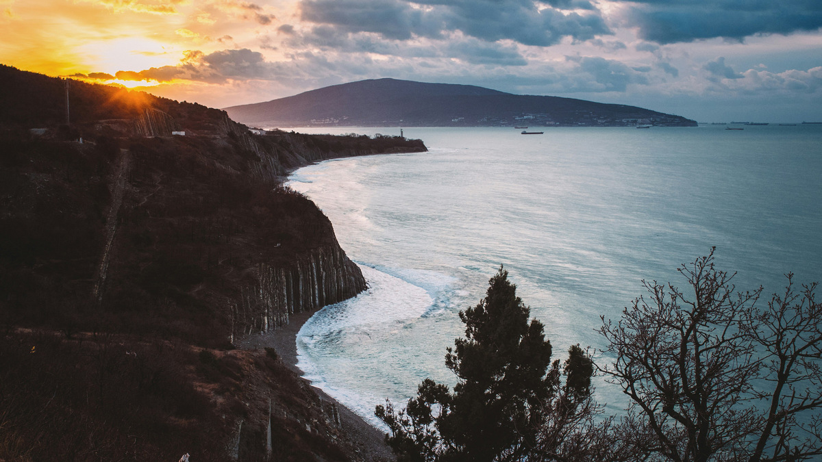 Расскажу, как проехать по маршруту Краснодар — Геленджик — Анапа — Сочи — Абхазия на автомобиле, что нужно знать о дорогах и к чему быть готовым. А также о том, где остановиться на отдых и как миновать пробки