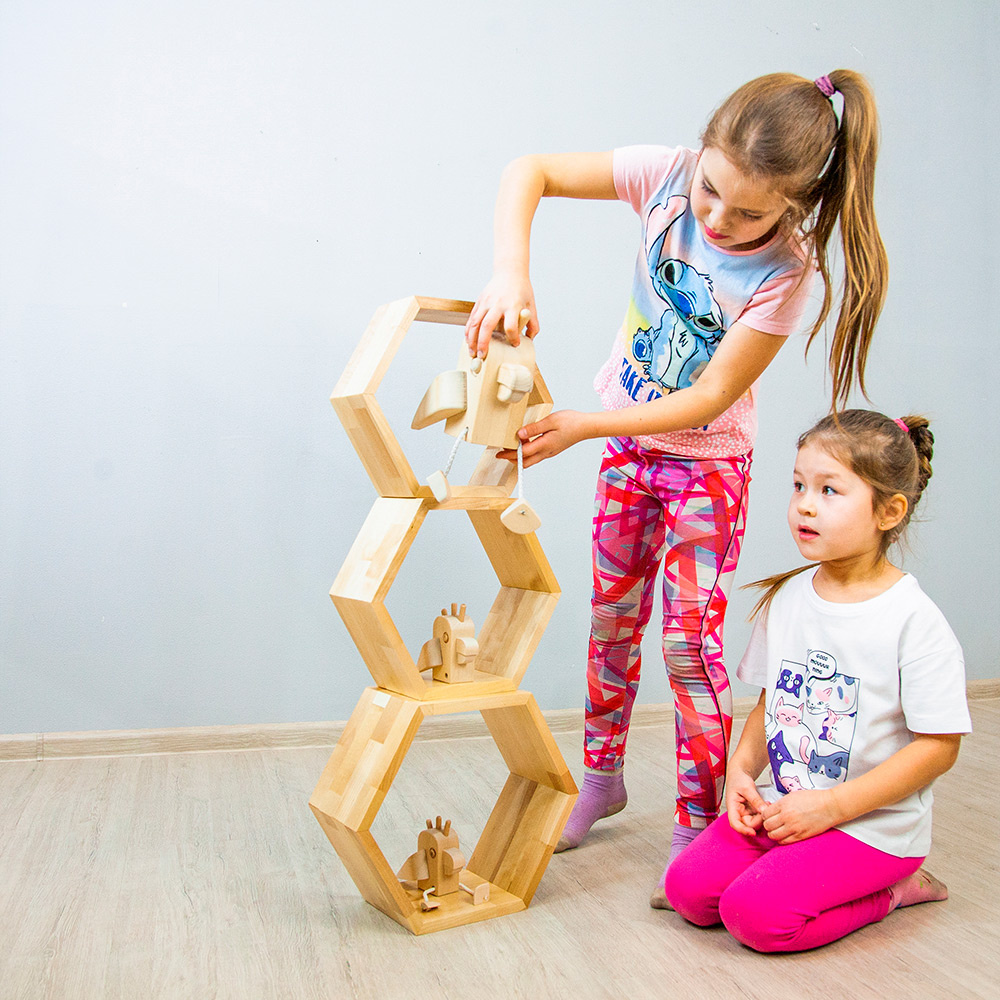 Полки кубы для творческой комнаты в детской.