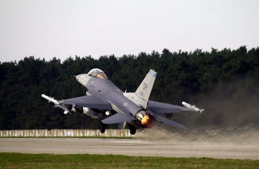 F-16