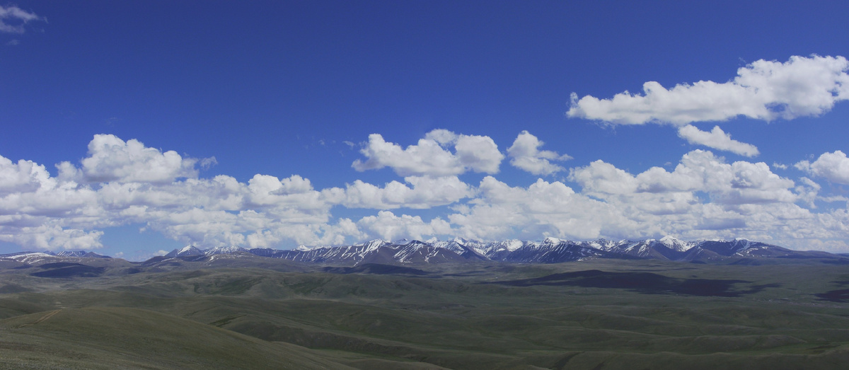 © Хорев Сергей / Wikimedia Commons / CC BY-SA 3.0 (Хребет Чихачева в Республике Алтай. Его абсолютная высота — 4 км. В том месте, где пройдет новая дорога — 2,6 км)