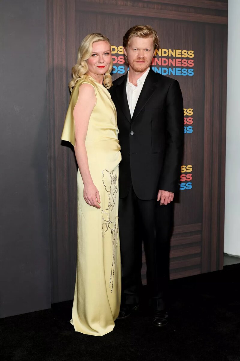 Кирстен Данст и Джесси Племонрс, 2024 год📷
