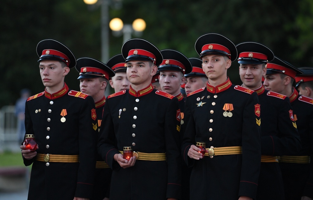 22 июня в 4 утра возле обелиска Победы в Твери прошла патриотическая акция «Свеча Памяти»