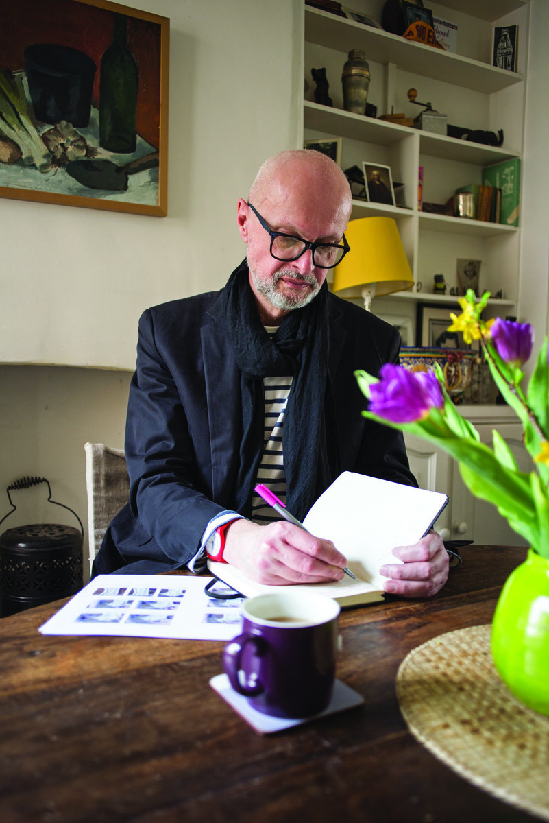 Мартин Стори в рабочем кабинете. Фото с сайта martinstorey.co.uk