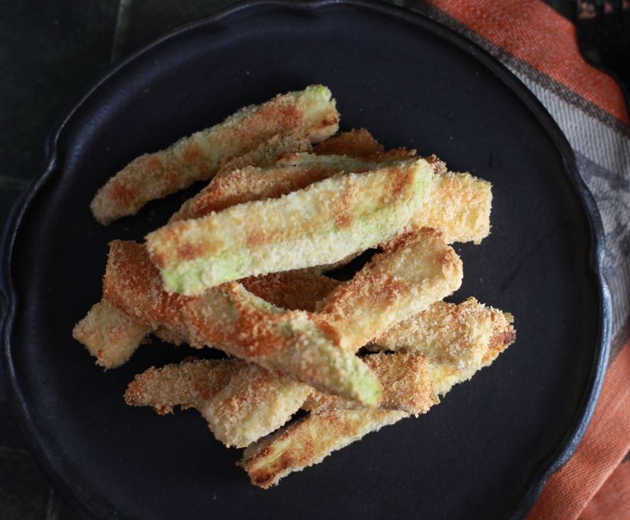 Хрустящие кабачки в посыпке из пищевых дрожжей от Даши Третьяковой https://t.me/wellness_hedonism