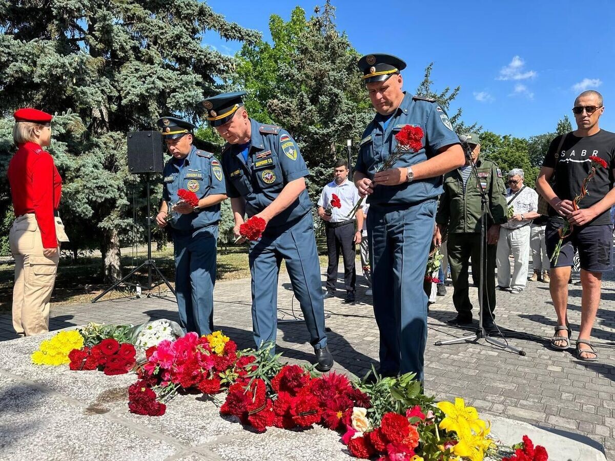    Митинг в День памяти и скорби в городе Геническ© Фото : Министерство культуры Херсонской области/ВКонтакте