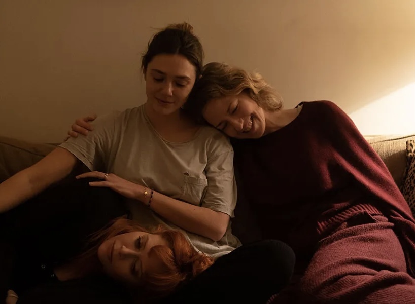    Стала известна дата выхода фильма «Его три дочери» с Элизабет Олсен в главной роли (фото 1)