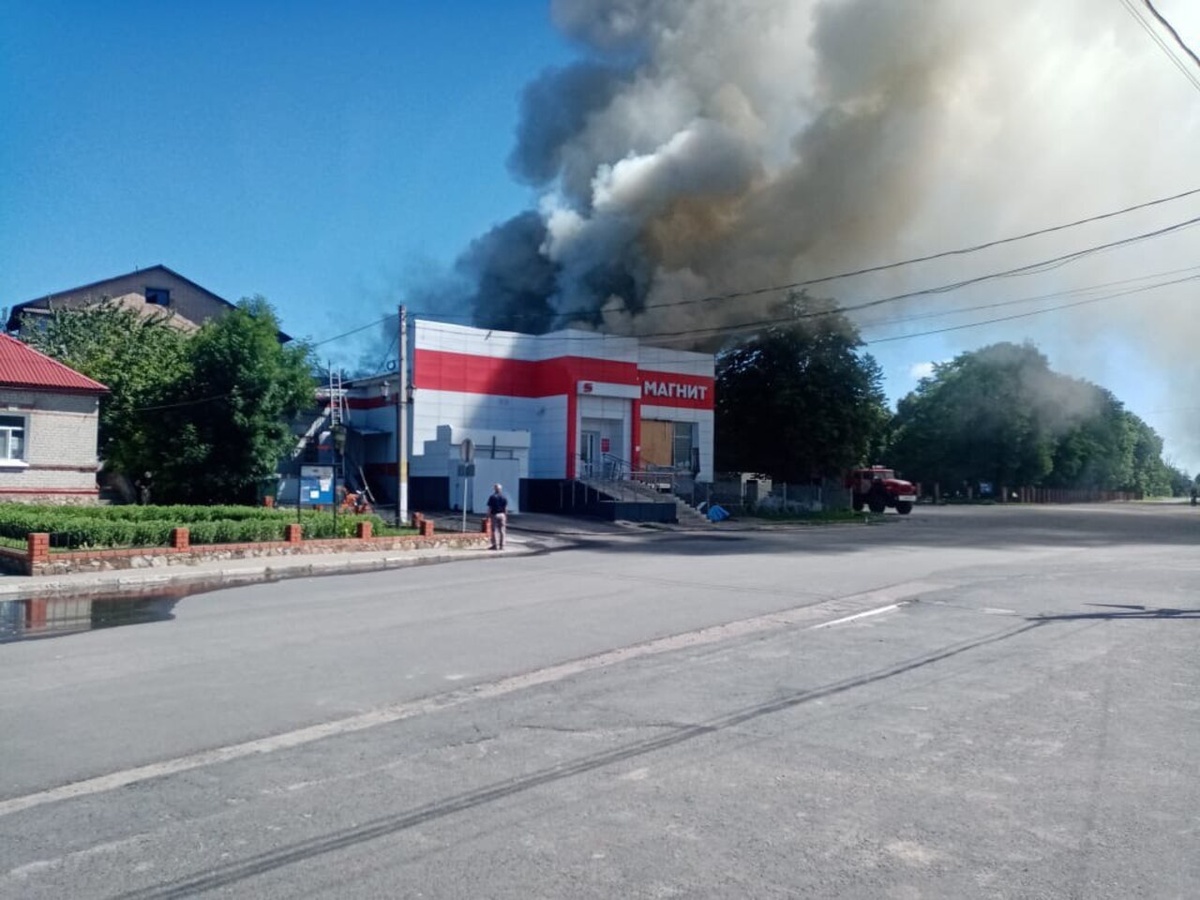 В Курской области из-за атаки дронов загорелись магазин, детдом и  многоэтажка | Вести-Курск | Дзен