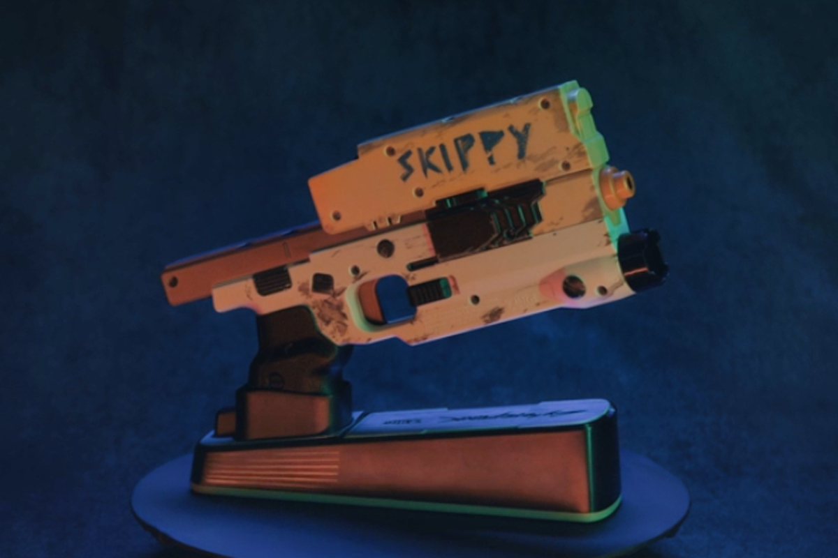 CD Projekt RED совместно с Zing Toys создали точные копии популярного прототипа умного пистолета со встроенным искусственным интеллектом Arasaka HJKE-11 Yukimura "Скиппи" из видеоигры Cyberpunk 2077.-2