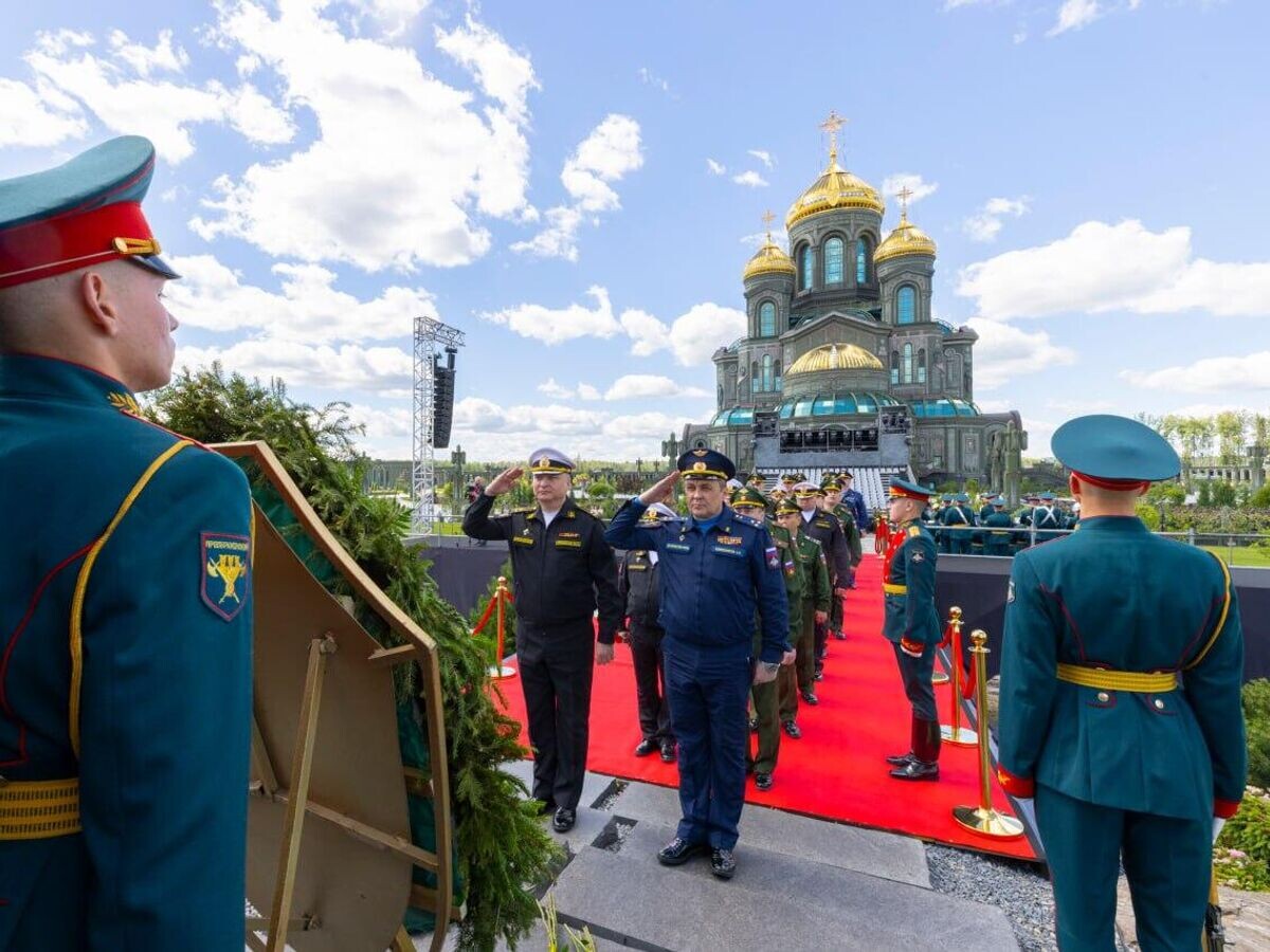    Всероссийская акция "Минута молчания" у Главного храма ВС РФ состоялась © Минобороны России/Telegram
