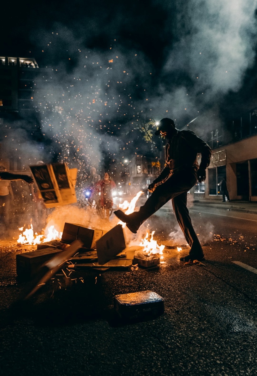 Неуверенность в завтрашнем дне — опасное социальное явление, которое может повлечь распространение идей нигилизма в обществе